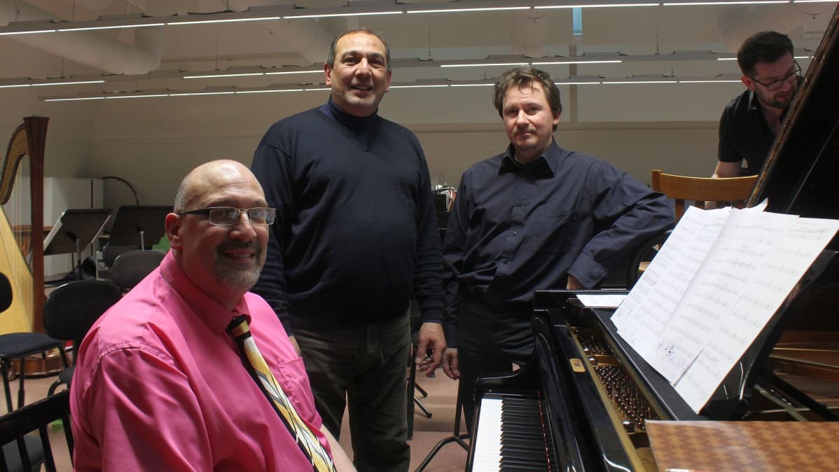Marian Petrescun Trio täydentää Jyväskylä Sinfonian ja Ilmavoimien Big Bandin jazz-sointia.