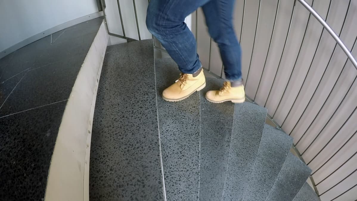 Portaitten nousu kuluttaa 6,5 kertaisesti energiaa istumiseen verrattuna.