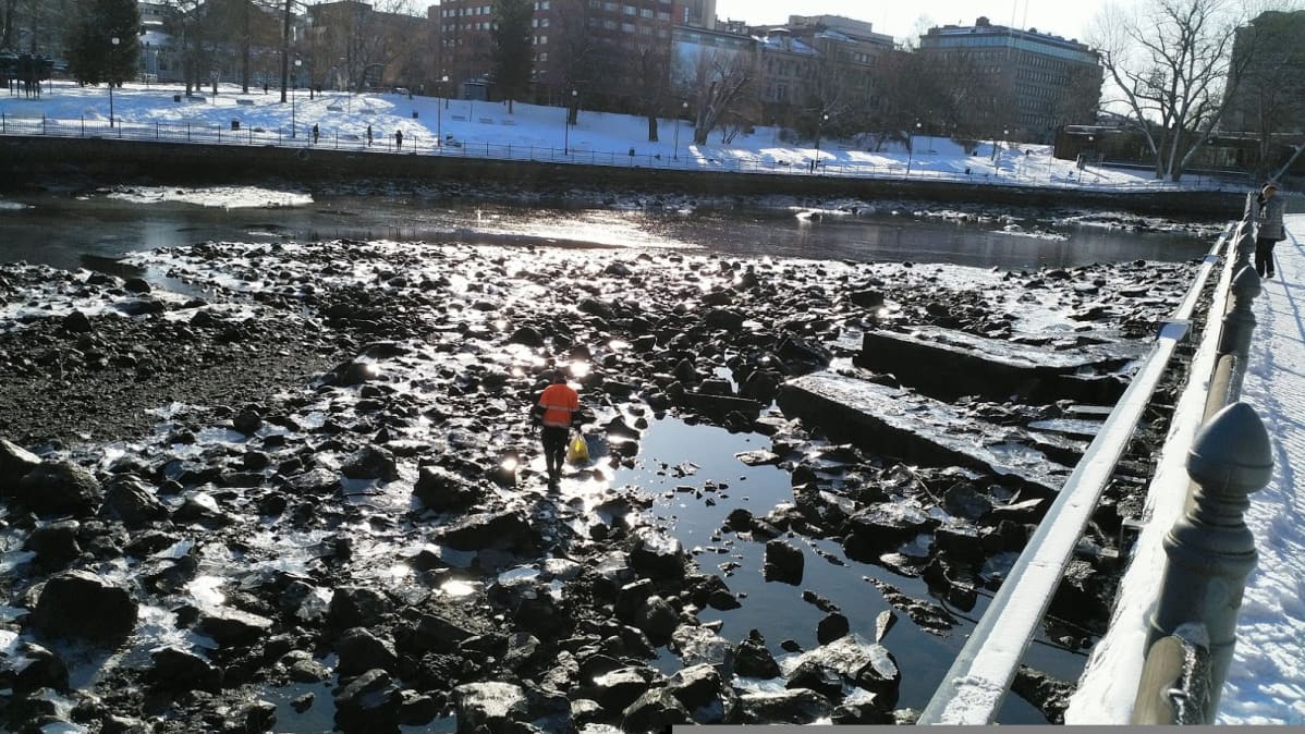 Tammerkoski tyhjennetty Hämeensillan remontin takia.