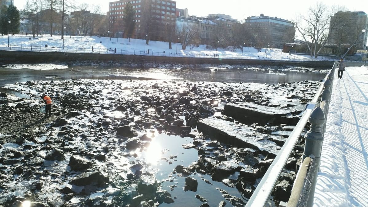 Tammerkoski on tyhjennetty Hämeensillan remontin takia.