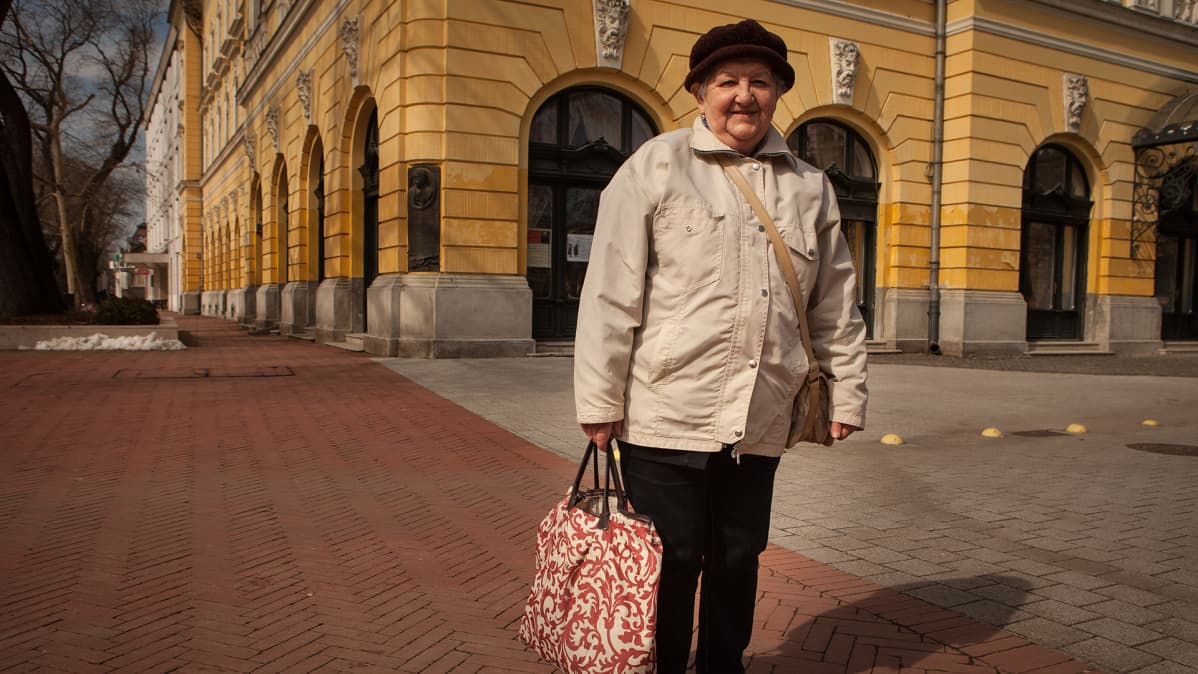 Julianna Nagy kuvattuna kotikaupungissaan Hódmezővásárhelyssä.