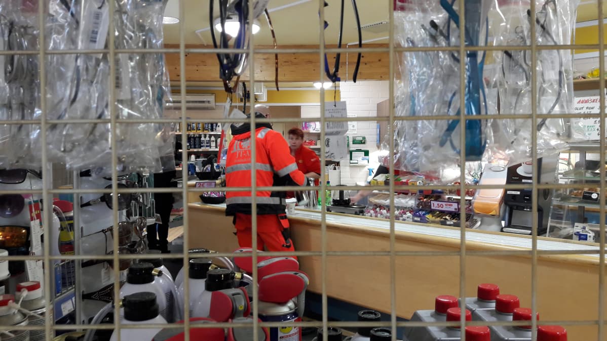 Kassalla maksaminen lisää huoltamon oheiskauppaa.