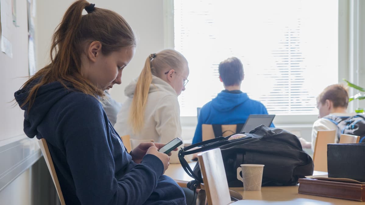 Lukiolainen Elisa Karppinen jatkoi opiskelujaan tutussa ympäristössä. Paltamossa yläaste ja lukio sijaitsevat samassa rakennuksessa, joten lukion tuttuus voi vaikuttaa kotikylän lukiovalinnan puolesta.