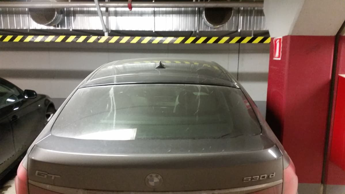 Oikein pysäköimällä voit tehdä parkkihallissa tilaa muille autoilijoille.