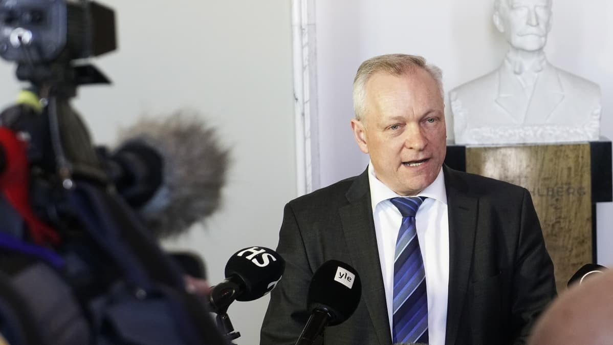 Kokoomuksen eduskuntaryhmän puheenjohtaja Kalle Jokinen.