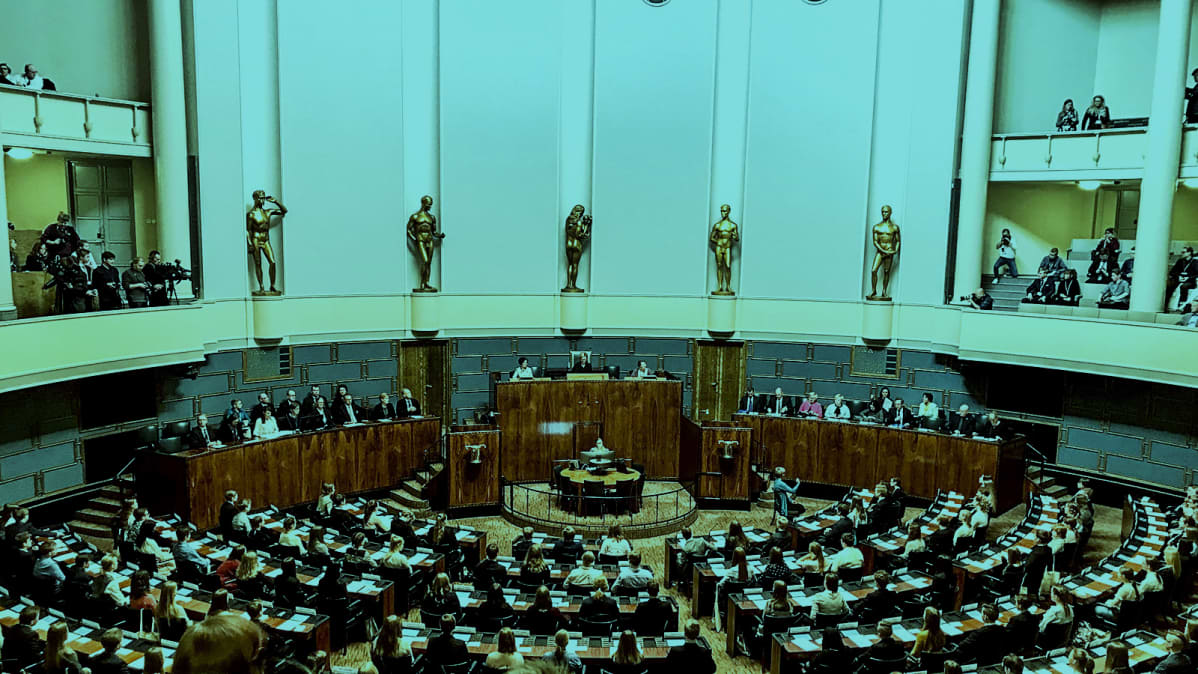 Eduskunta istunnossa.
