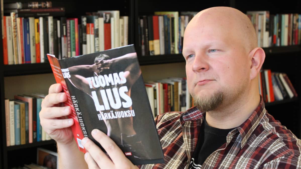 Liperiläinen kirjailija Tuomas Lius.