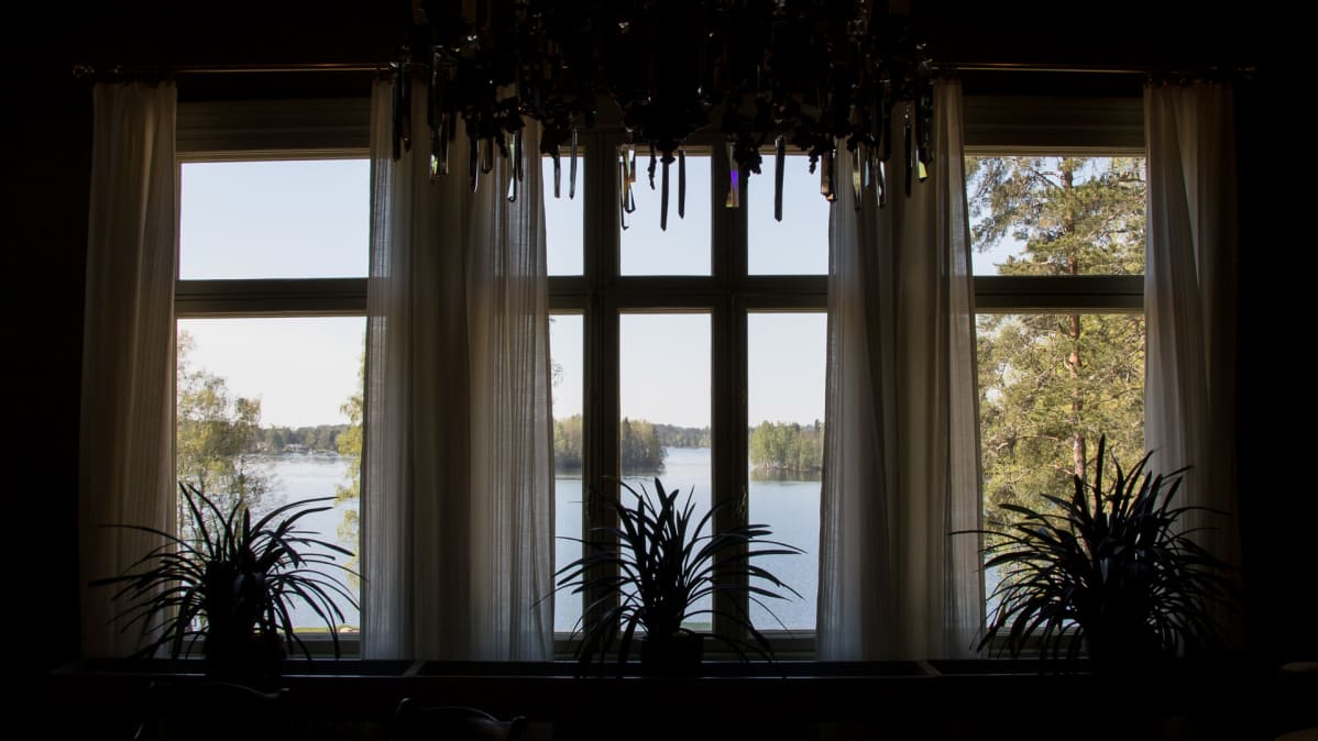 Näkymä Kivijärvelle Kotkaniemen olohuoneesta