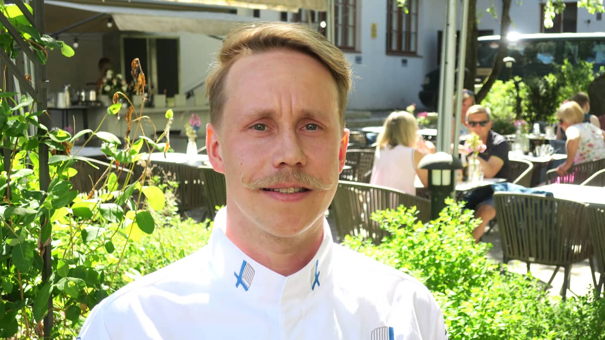 Ravintola Harmoonin keittiömestari Juha Lehtonen.