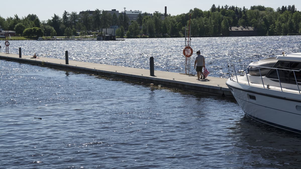 Tampereen Ratinan sataman allonmurtaja.