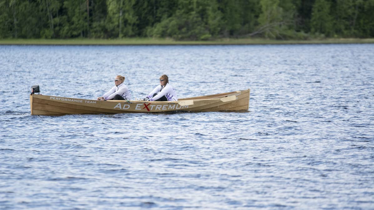 Suomenlahden yli soutamalla