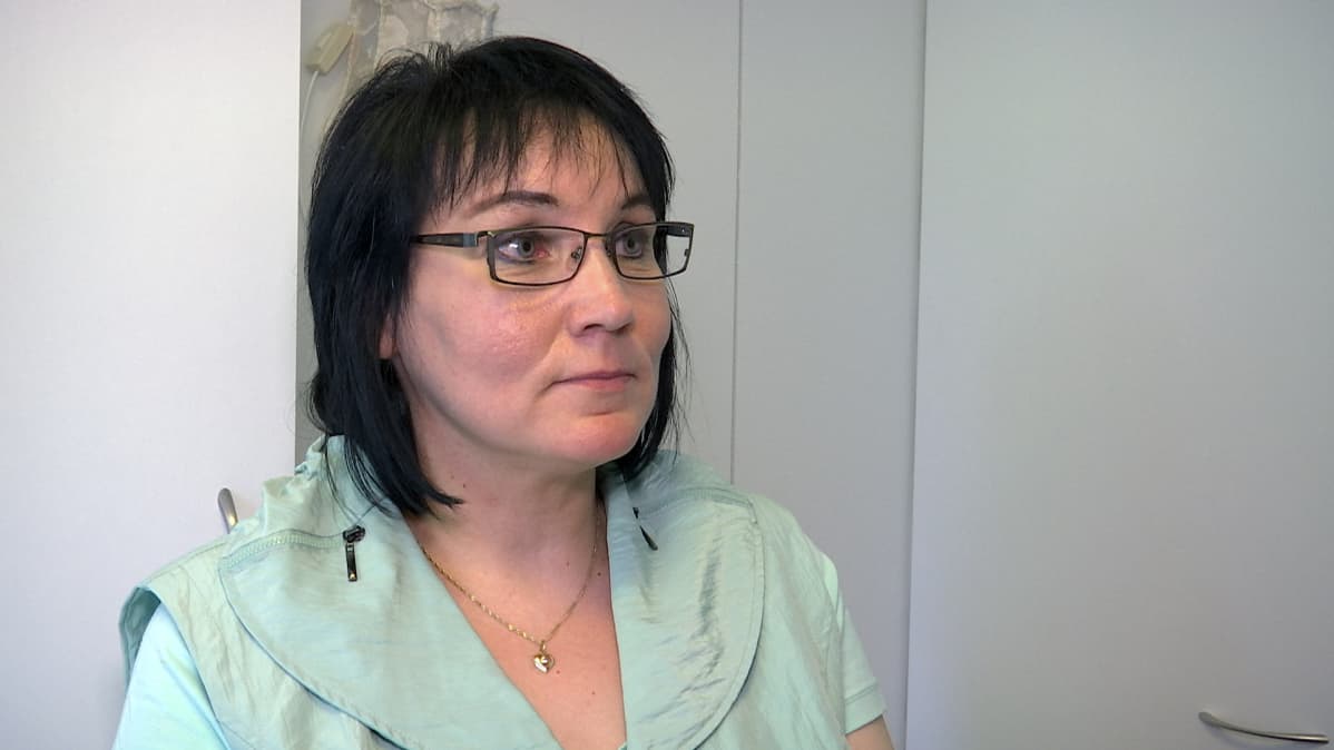 Pe'sser -koltansaamenkielisen kielipesän vastaava hoitaja Pirjo Lotvonen.