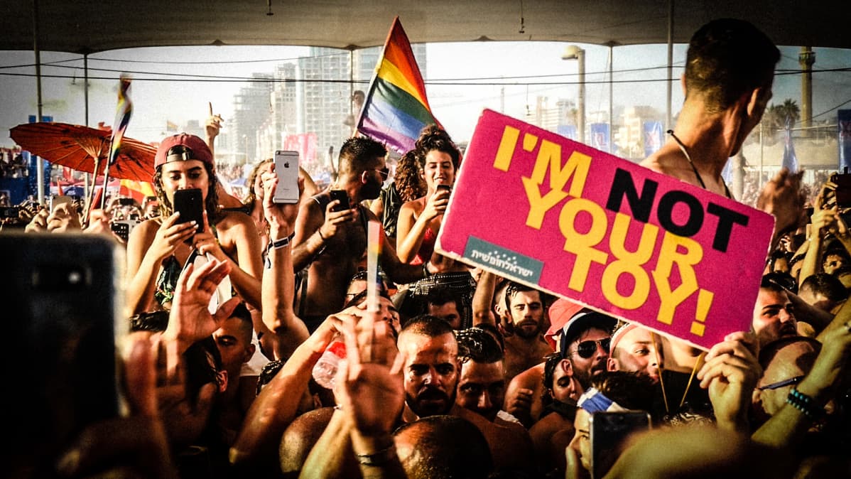 Pride -festivaalin yleisöä.