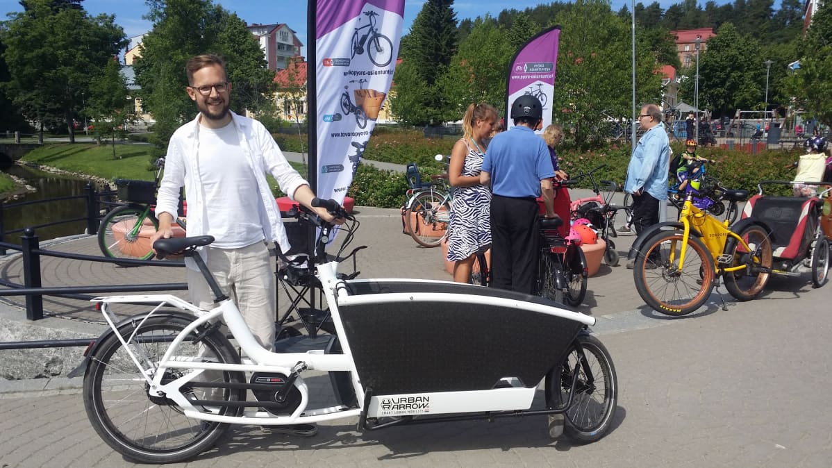 Martti Tulenheimo ja tavarapolkupyörä