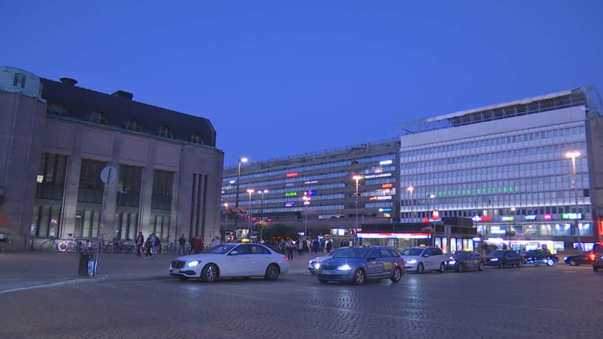Taksitolppa Helsingin Asema-aukiolla