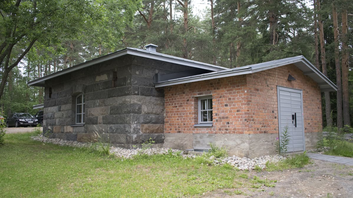 Jyväskylän yliopiston hiljentymisen talo ulkoa.