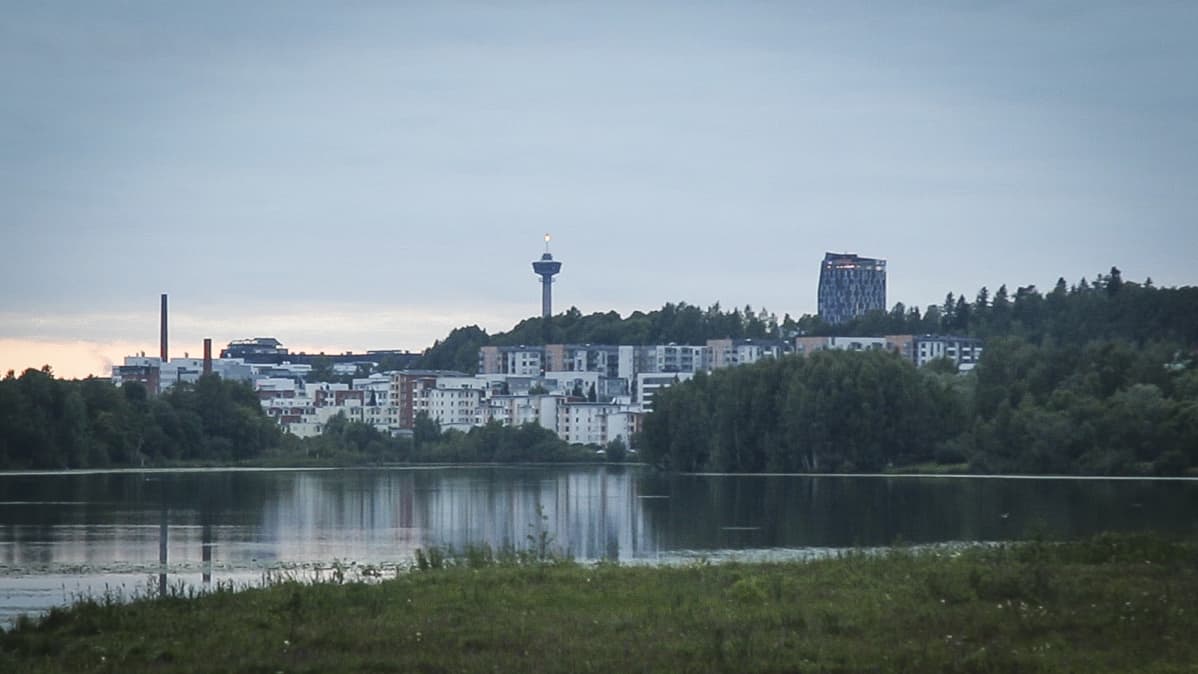 Tampereen siluetti Iidesjärveltä päin