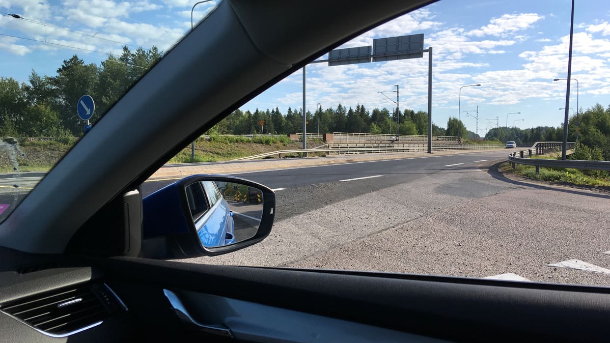 Valtatie 5 autosta katsottuna.