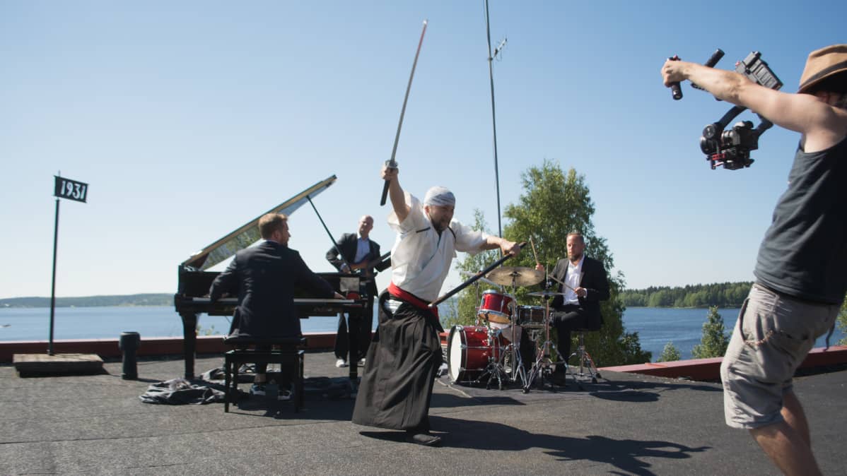Jazzia ja samuraimiekkailua IIsalmen vesilaitoksen katolla