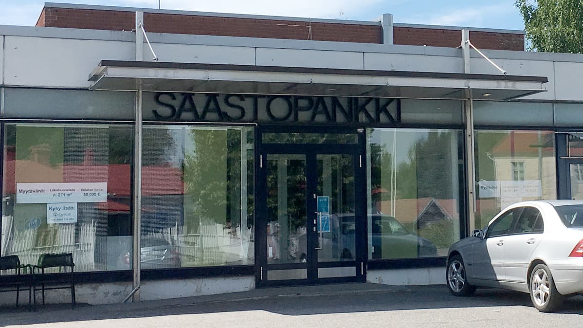 Vanha säästöpankki Kiikan keskustassa