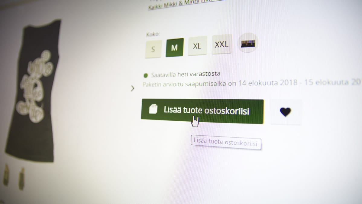 Tietokoneen kursori on "Lisää tuote ostoskoriin" -napin kohdalla.