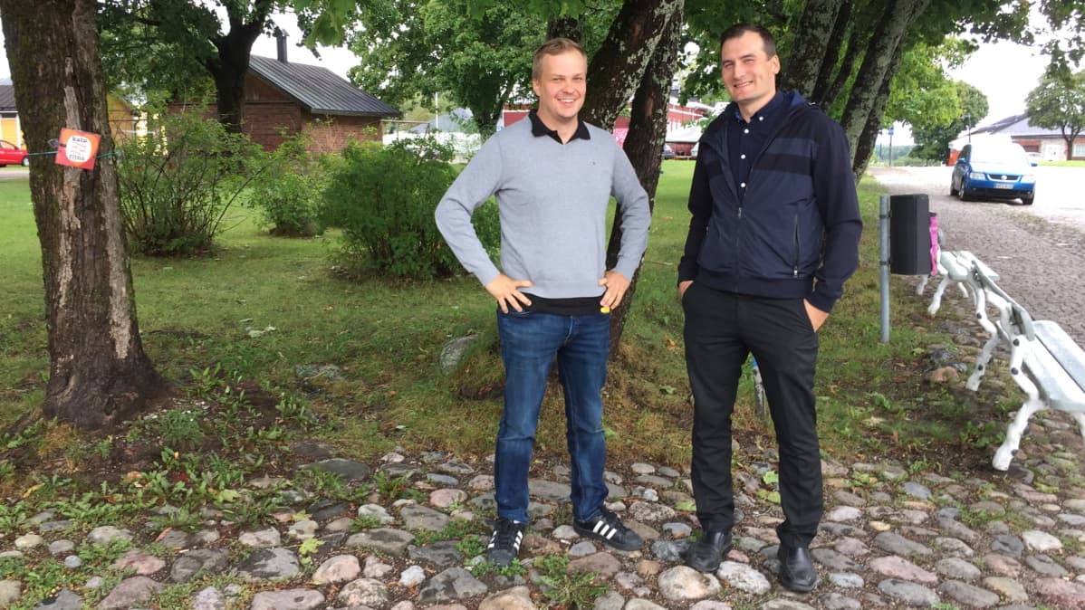 Lappeenrannan SaiPan viestintä- ja markkinointijohtaja Jussi Viljakainen ja Imatran Ketterän puheenjohtaja Mikko Partanen.