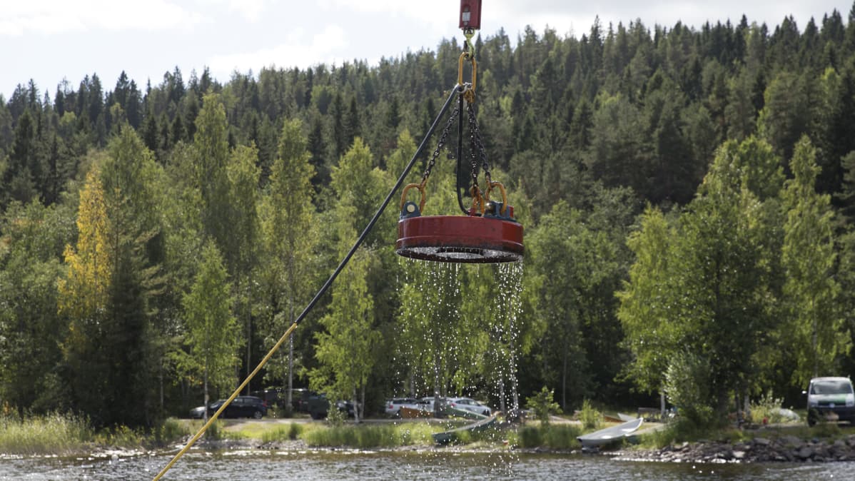 Magneetti nousee järvestä.