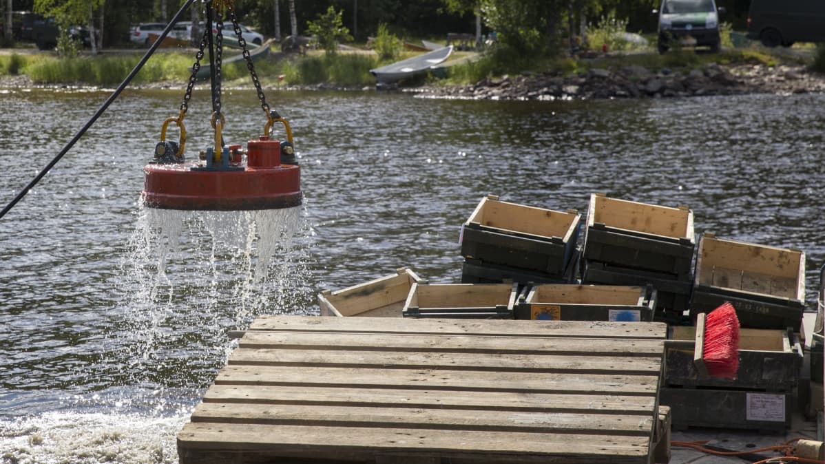 Magneetti nousee järvestä.