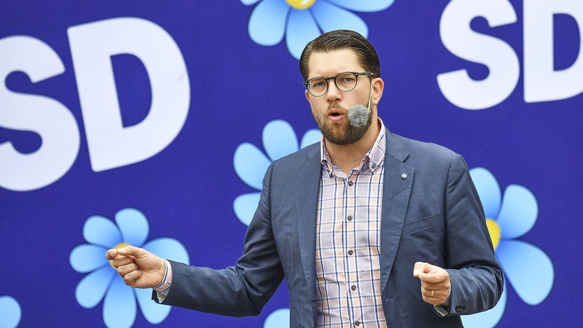 Ruotsidemokraattien Jimmie Åkesson vaalitilaisuudessa Landskronassa.