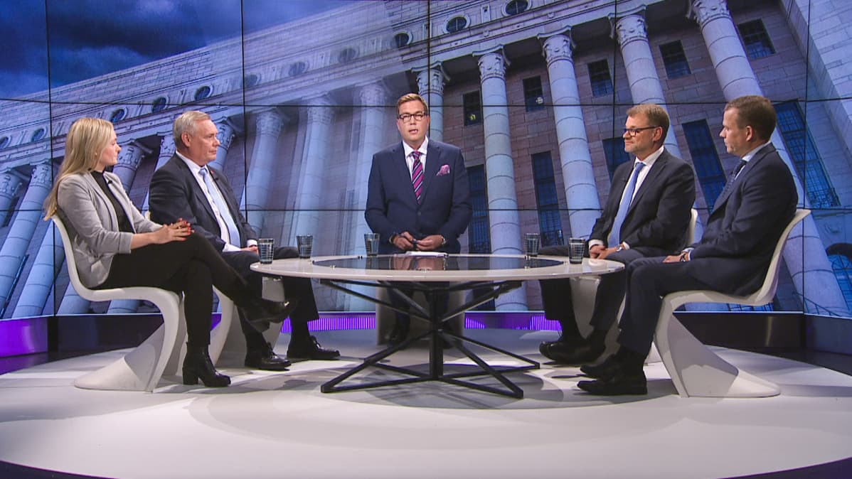 A-studion Talk-keskusteluohjelmassa vieraina ovat puheenjohtajat Juha Sipilä (kesk.), Petteri Orpo (kok.), Antti Rinne (sd.) ja Touko Aaltoa (vihr.) tämän sairausloman takia sijaistava Maria Ohisalo (vihr.)