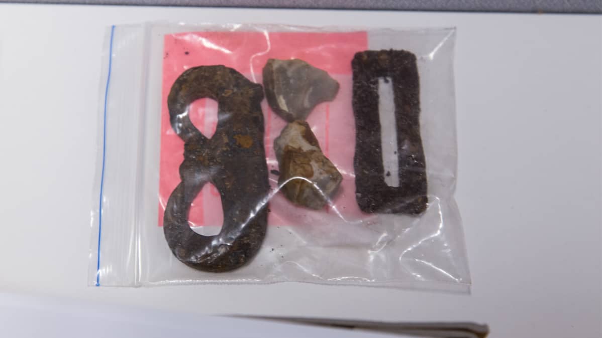 Kuopion Puijolta löytyneet vanhat tulusraudat Kuopion kulttuurihistoriallisessa museossa.