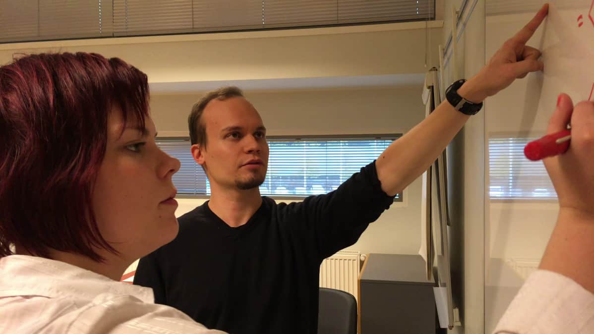 Juha Tiihonen pitää tunteja Tampereen teknillisellä yliopistolla