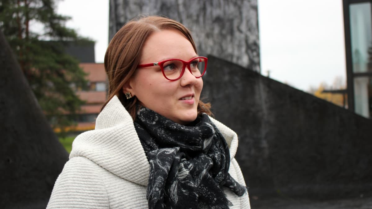 Käytännöllisen teologian tutkija Laura Kallatsa