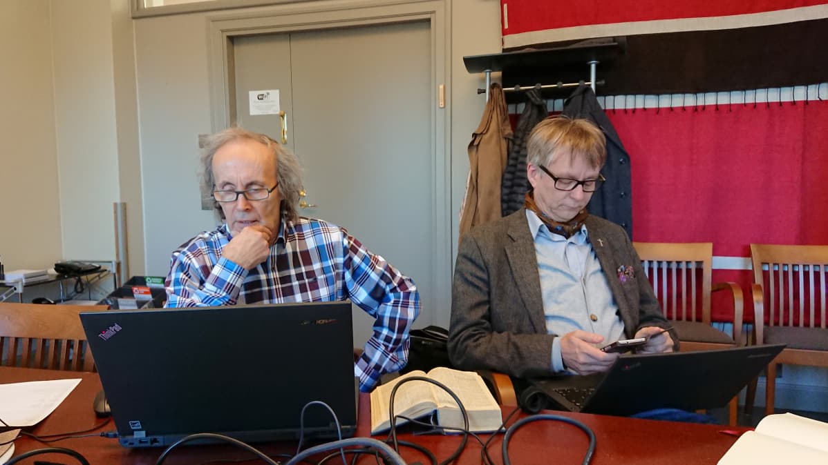 Tuomas Magga ja Seppo Sipilä bargamin biibbaljorgalusain.