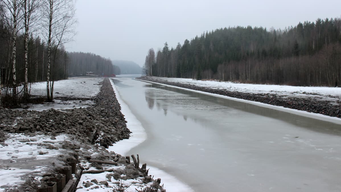 Kimolan kanavan valmista osuutta talvella