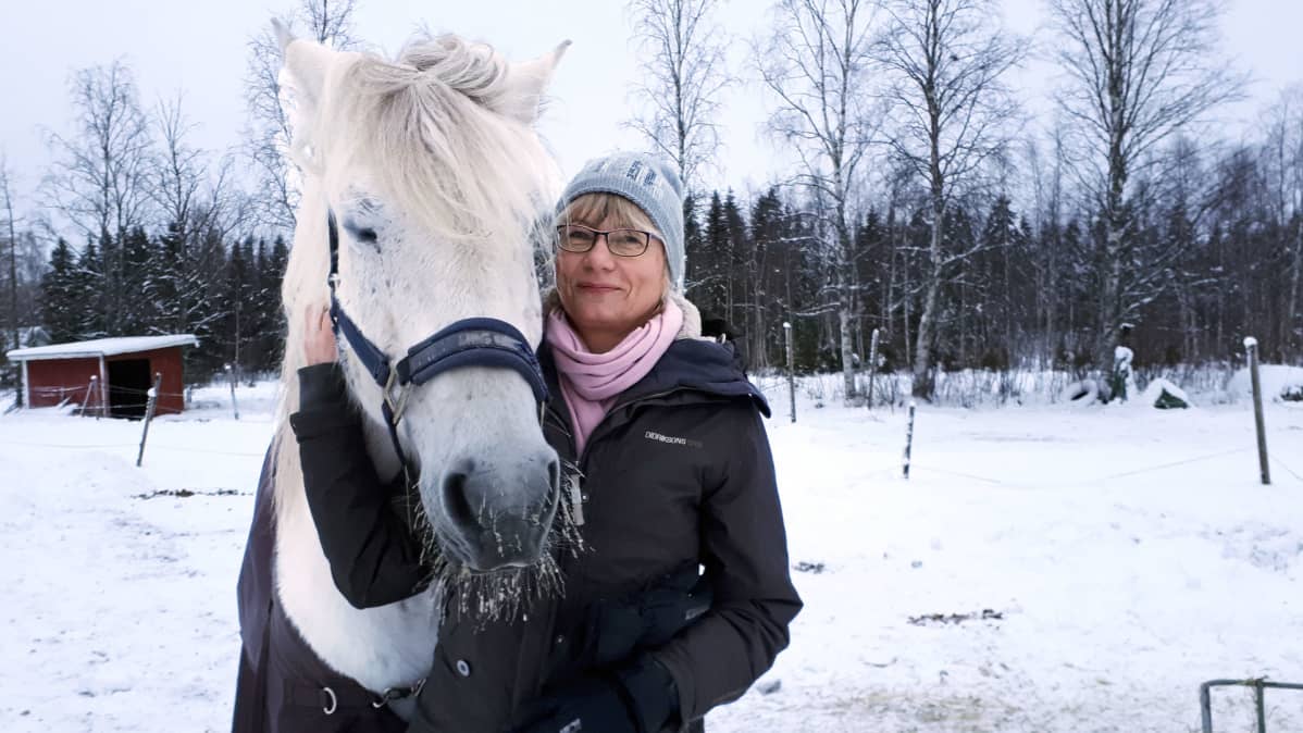 Varpu Wiens ja eestinhevonen Engagen