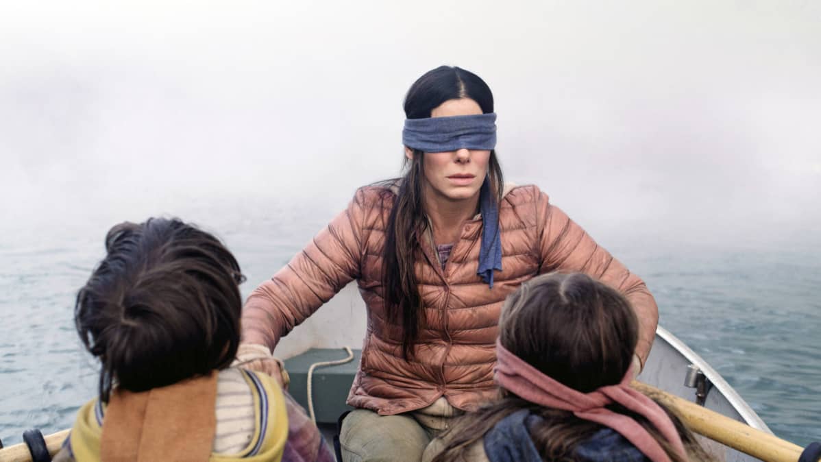 Sandra Bullock soutaa kahden lapsen kanssa