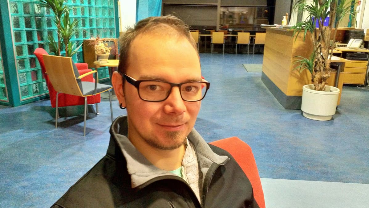 Tony Witick valmensi Toni Utusta tämän Hermes-vuosina.