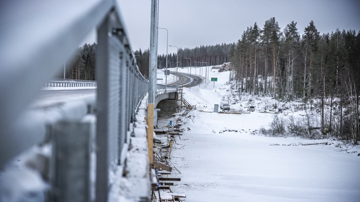 Tärttämäen silta nelostiellä Äänekoskella.