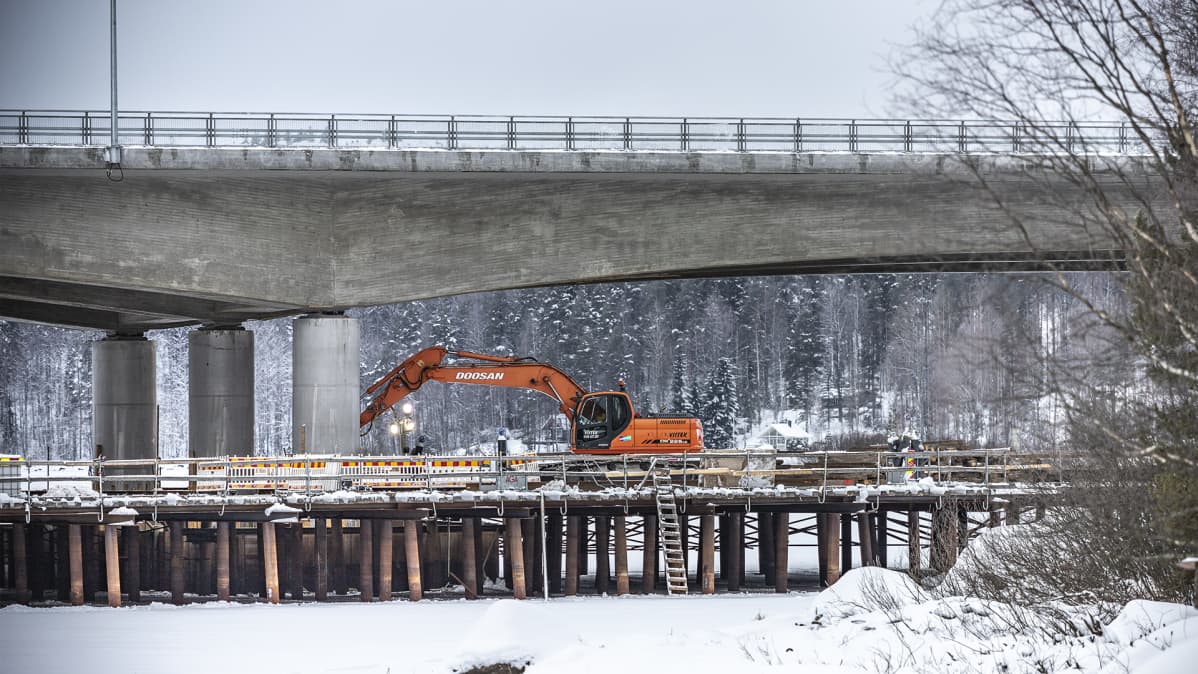 Tärttämäen silta nelostiellä Äänekoskella.