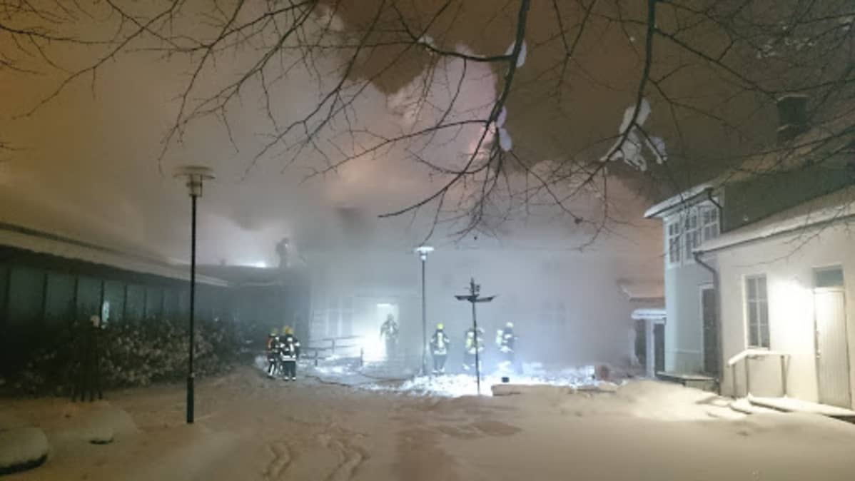 Palosta muodostui runsaasti savua.