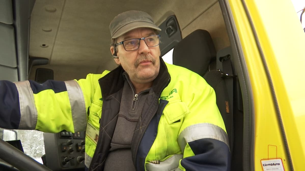 Destian aura-auton kuljettaja Seppo Luhtala.