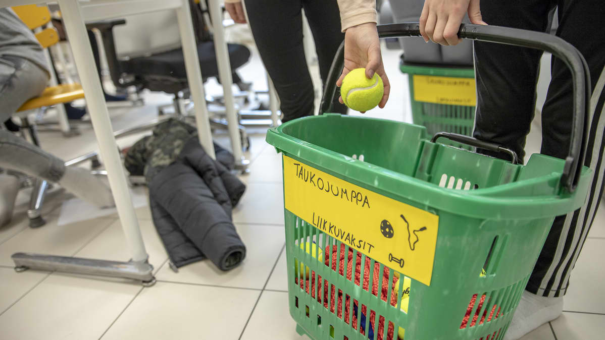 3001 KSU Liikkuva Koulu LiikkuVaksien tarvikekärry.jpg