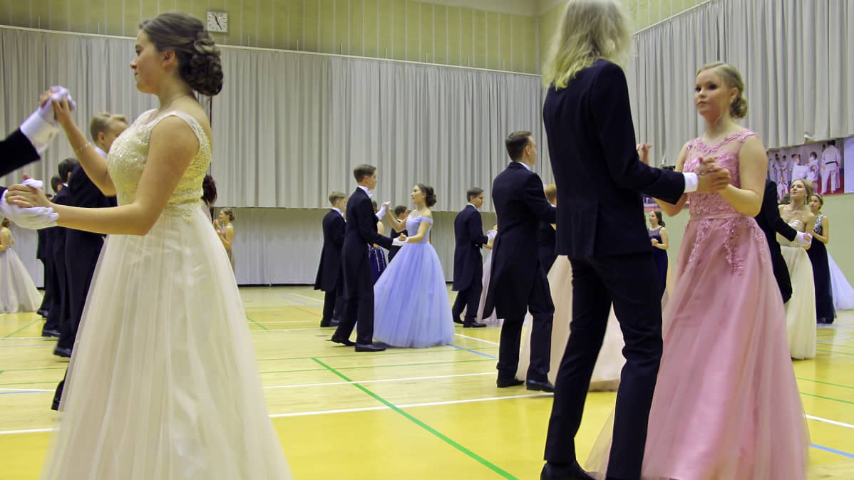 Vanhojen tanssit Sonja Mykkänen Veeti Kärkkäinen