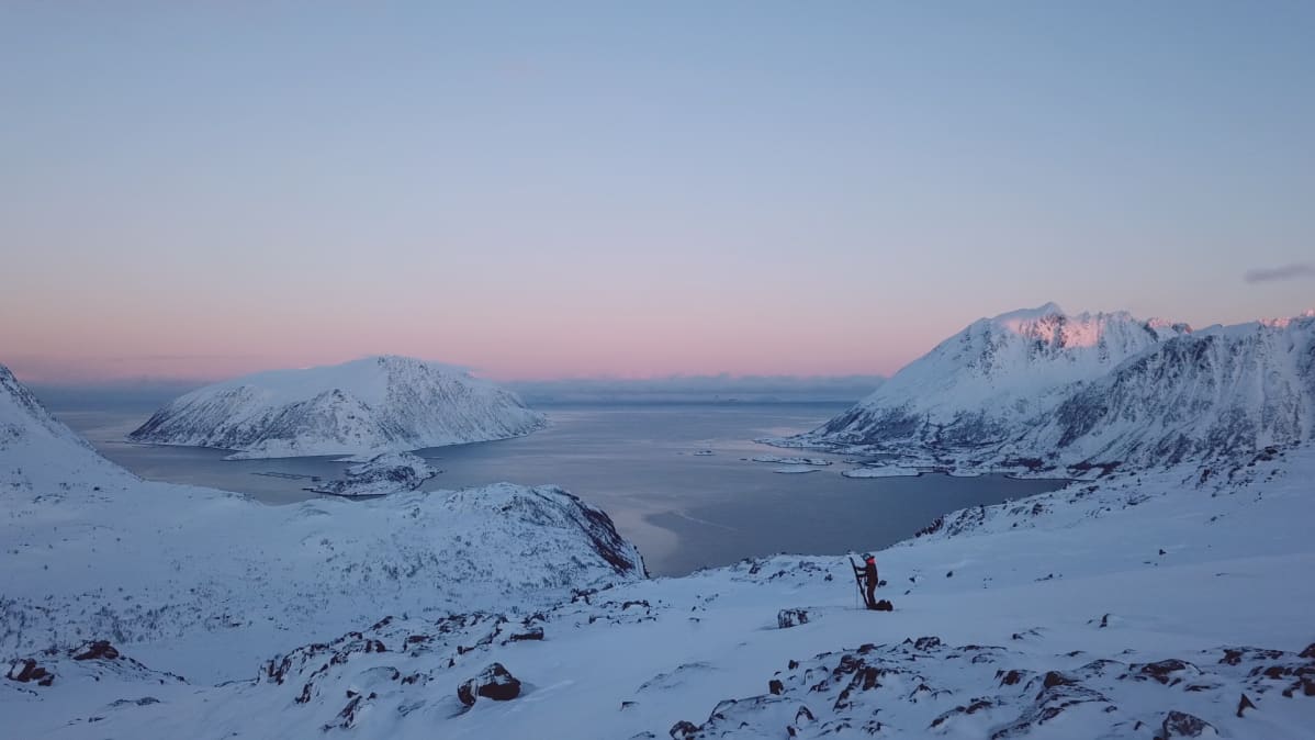 Vapaalaskija Juho Karhu Pohjois-Norjassa Bergsfjordissa.