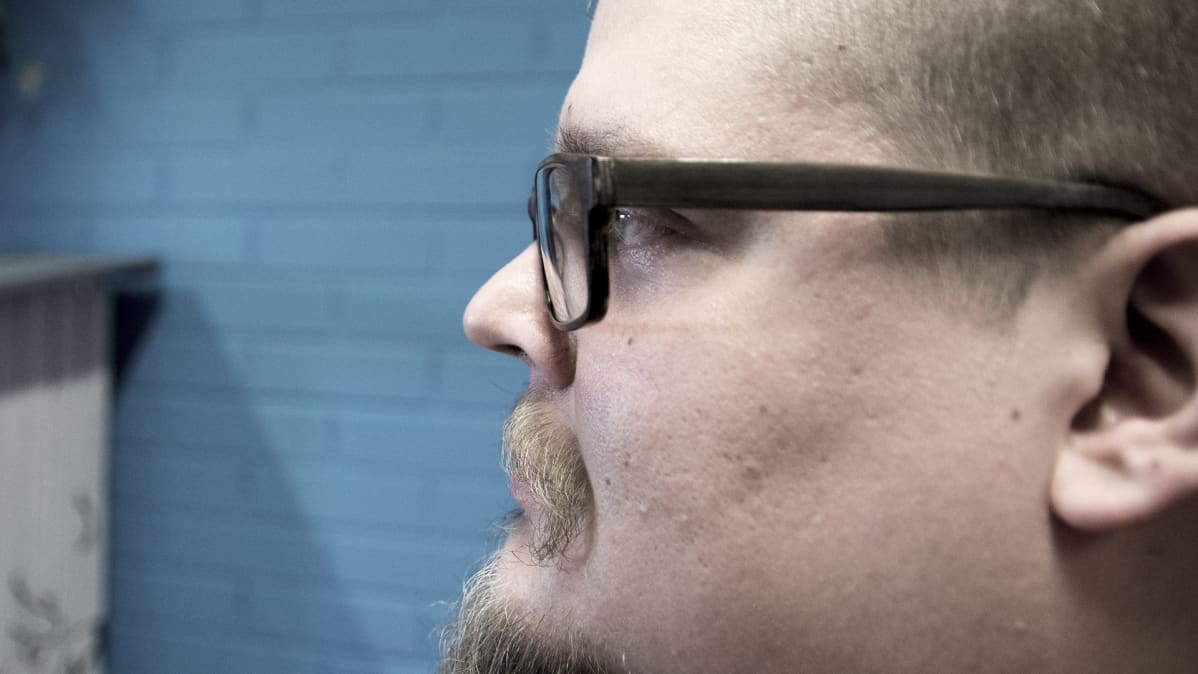 Sivuprofiili Markku Korhosesta