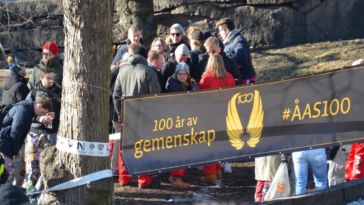 Fast-laskiainen Turun Vartiovuorenmäellä.