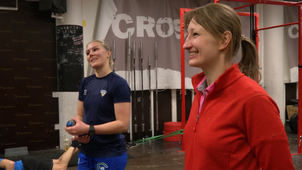 Jääkiekkomaalivahti Meeri Räisänen ja Tanja Poutiainen-Rinne
