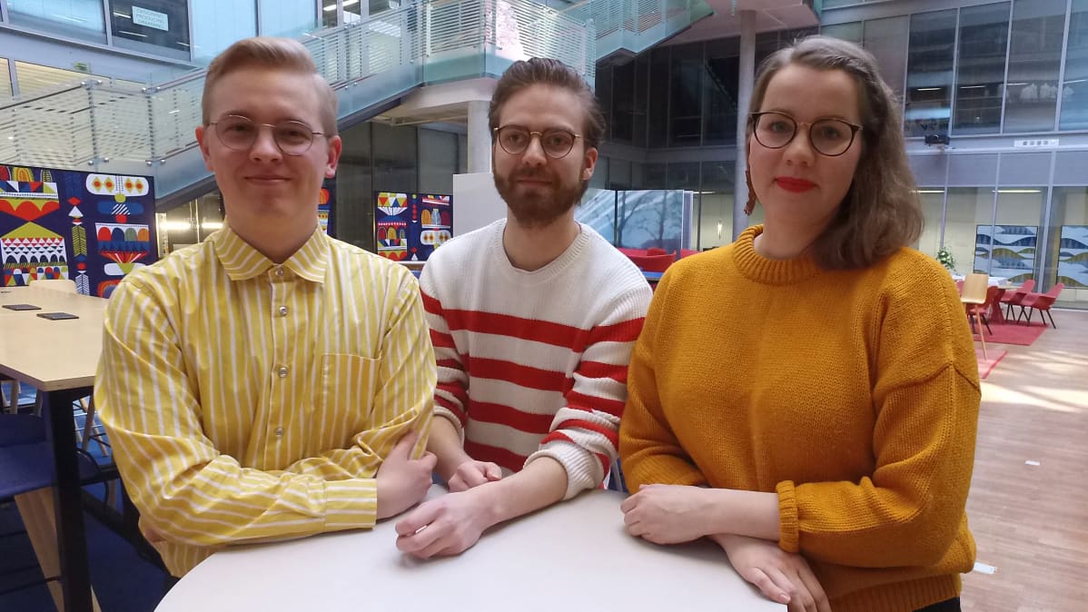 Lapin yliopiston politiikan opiskelijat Juho Keränen, Otto Ikävalko ja Tuuli Ritola.
