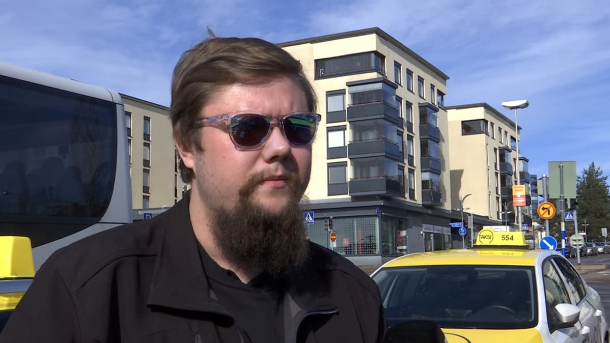 Taksinkuljettaja Niko Ala-Krekola